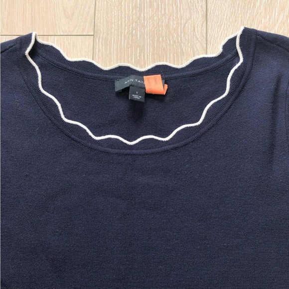 Ann Taylor Scalloped Short Sleeve Dress in Navy Size S - Picture 5 of 10